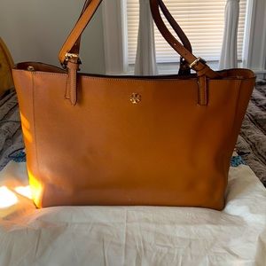 Tory Burch Tote Bag in brown!